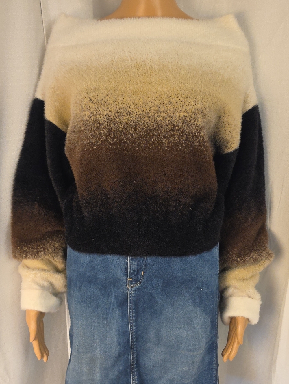 Soft, Thick Commense Ombre Fuzzy Pullover Sweater in Cream & Brown Size Large